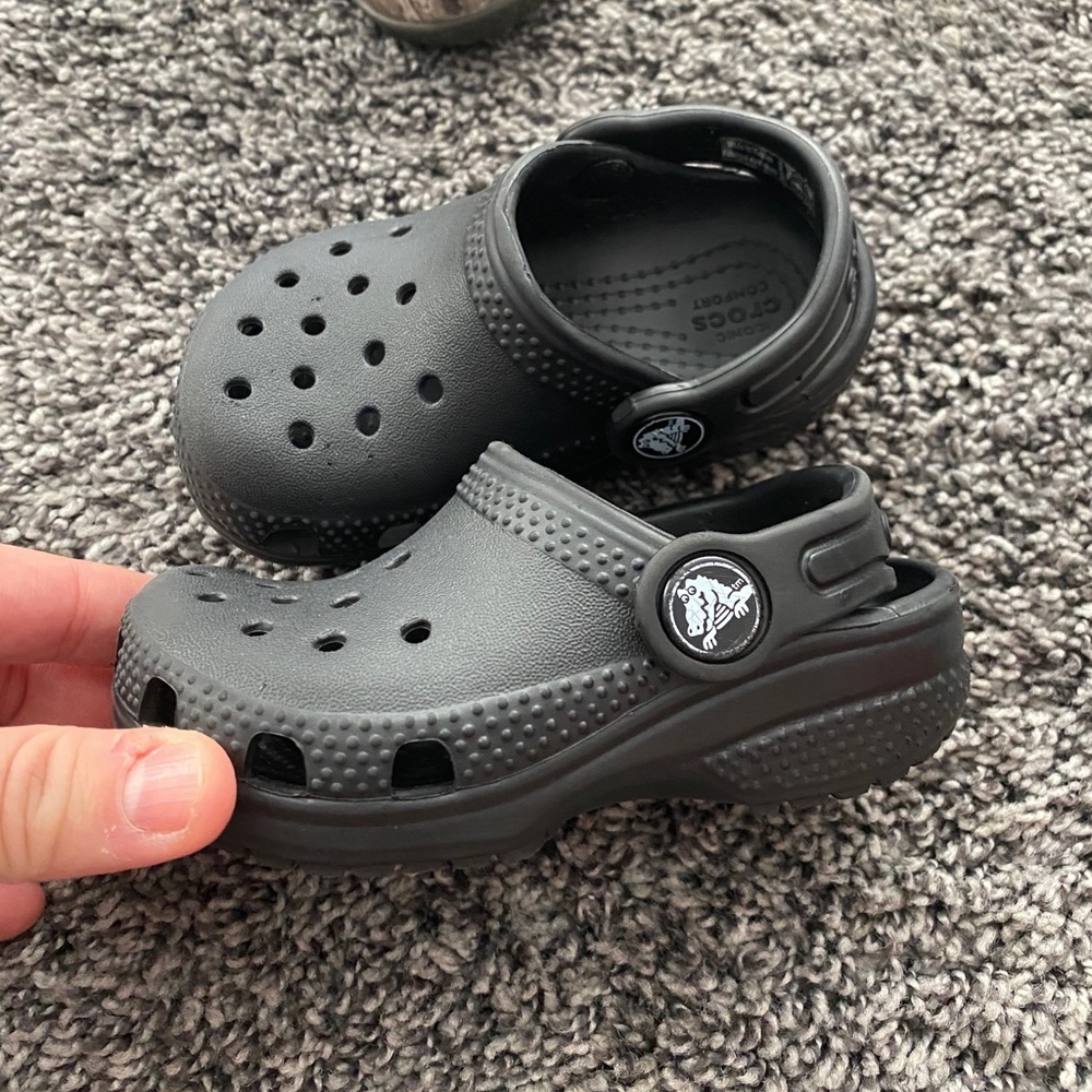 Toddler Crocs Size 6